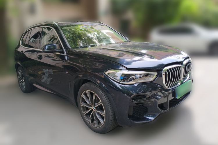 Used BMW X5 2022 xDrive40i M Sport Package Front Right 45 Deg