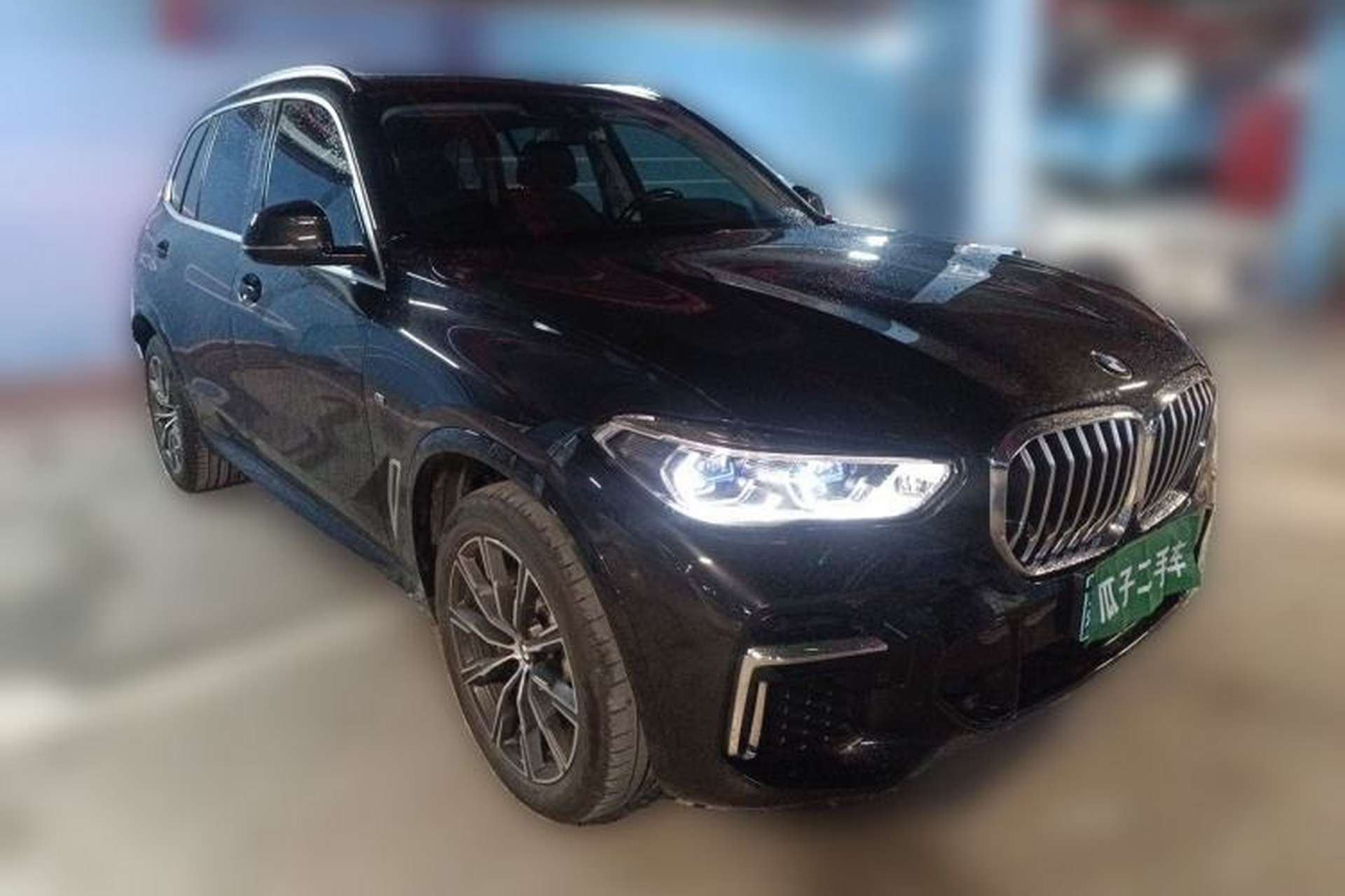 Used BMW X5 2022 xDrive 30Li Luxury M Sport Package Front Right 45 Deg