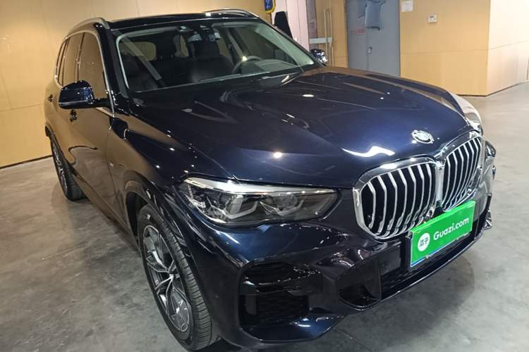 Used BMW X5 2022 xDrive30i M Sport Package Front Right 45 Deg