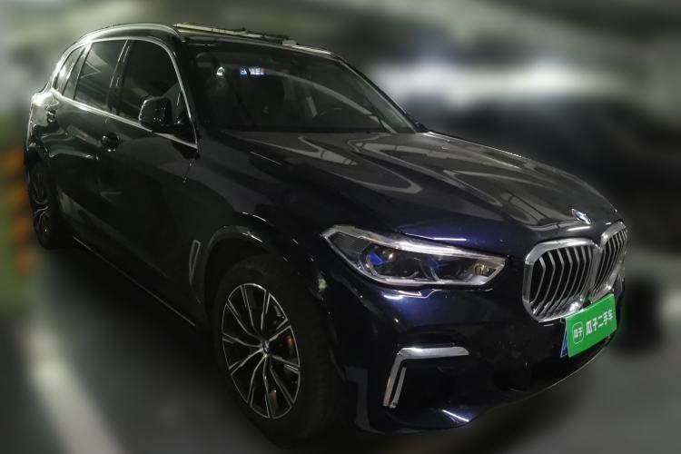 Used BMW X5 2022 xDrive 30Li Luxury M Sport Package Front Right 45 Deg