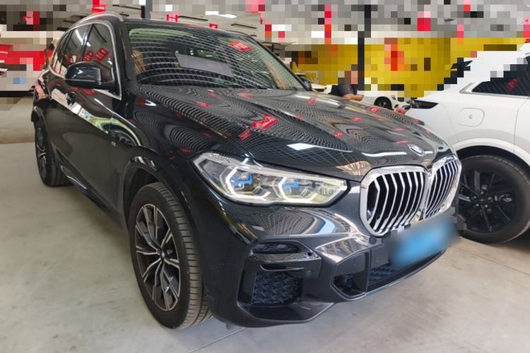 Used BMW X5 2022 xDrive40i M Sport Package Front Right 45 Deg
