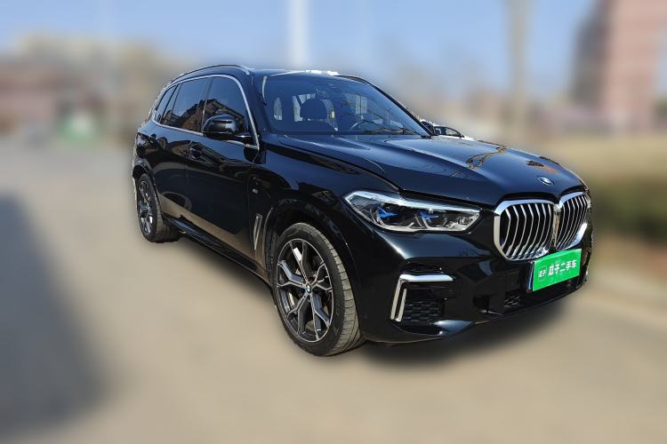 Used BMW X5 2022 xDrive 40Li M Sport Package Front Right 45 Deg