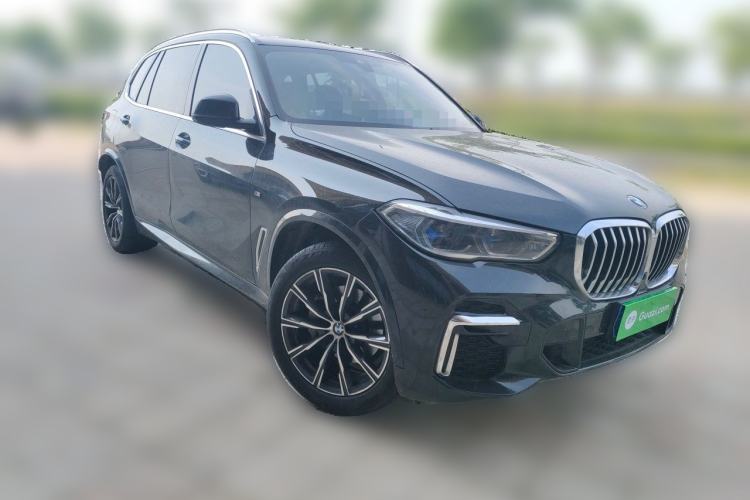 Used BMW X5 2022 xDrive 30Li M Sport Package Front Right 45 Deg