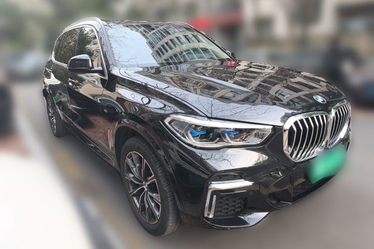 Used BMW X5 2022 Restyled xDrive 30Li Luxury Version M Sport Package Front Right 45 Deg
