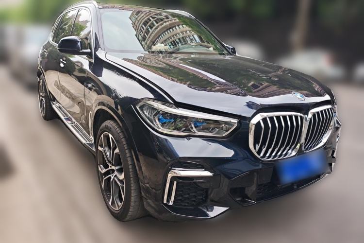 Used BMW X5 2022 xDrive 40Li Luxury Edition M Sport Package Front Right 45 Deg
