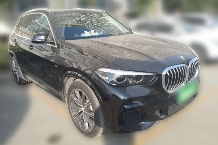 Used BMW X5 2022 xDrive30i M Sport Package Front Right 45 Deg