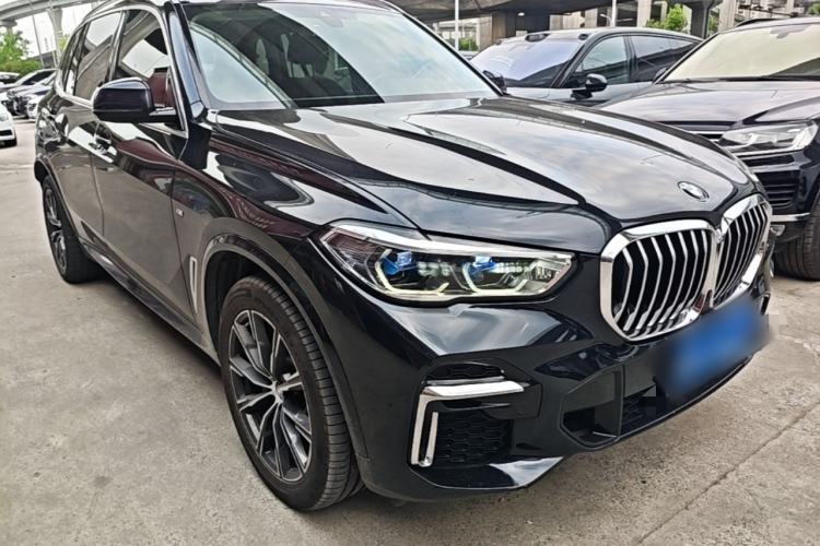 Used BMW X5 2022 xDrive 30Li Luxury M Sport Package Front Right 45 Deg
