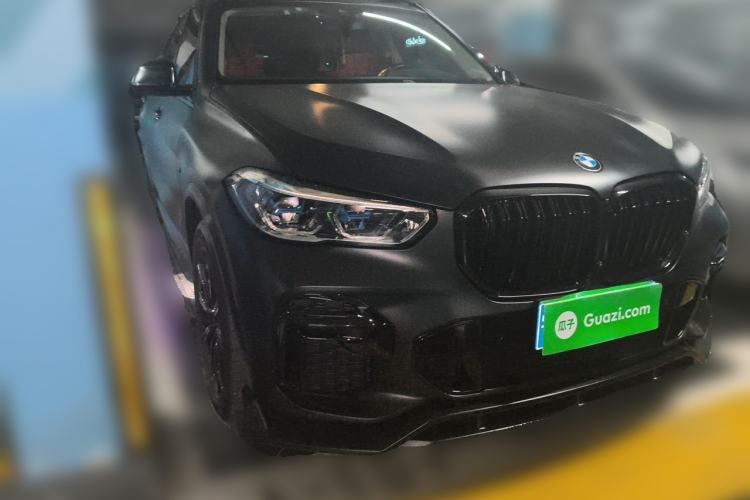 Used BMW X5 2022 xDrive 30Li Luxury M Sport Package Front Right 45 Deg