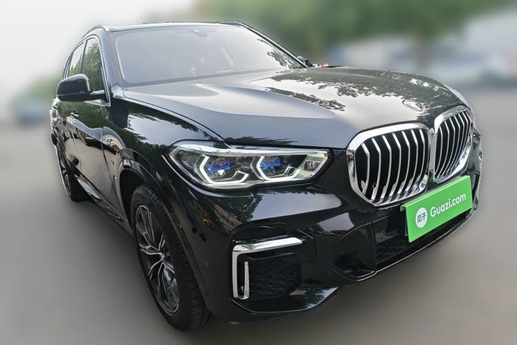 Used BMW X5 2022 xDrive 30Li Luxury M Sport Package Front Right 45 Deg