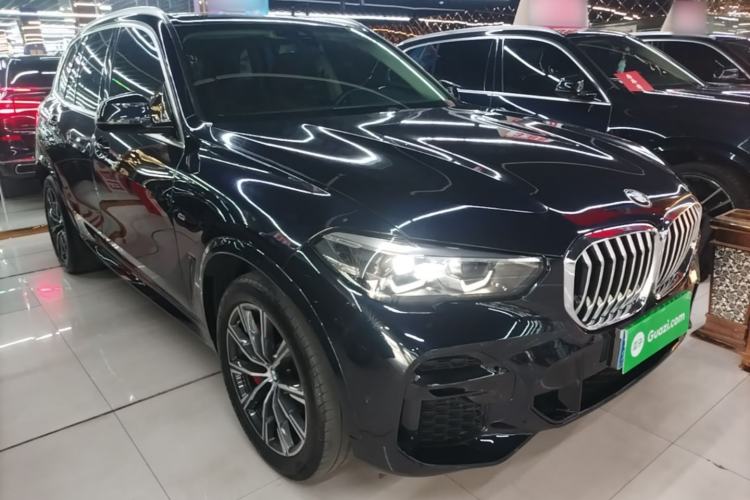 Used BMW X5 2022 xDrive30i M Sport Package Front Right 45 Deg