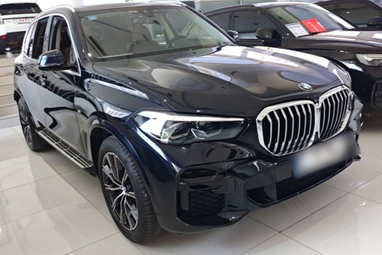 Used BMW X5 2022 xDrive30i M Sport Package Front Right 45 Deg