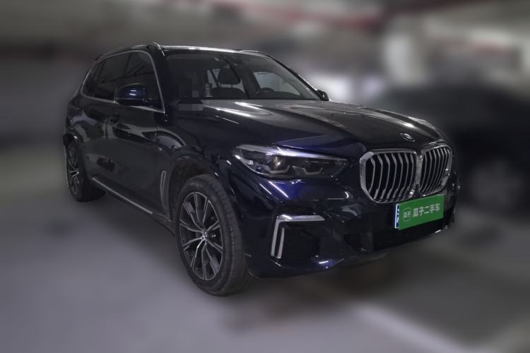 Used BMW X5 2022 xDrive 30Li M Sport Package Front Right 45 Deg