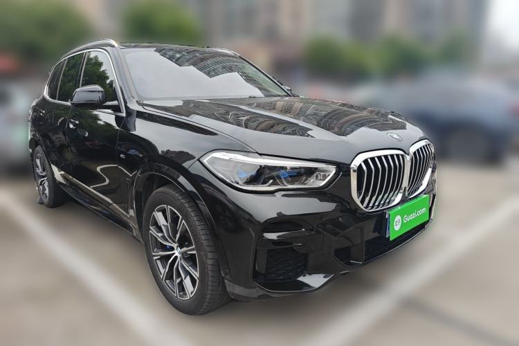 Used BMW X5 2022 xDrive40i M Sport Package Front Right 45 Deg