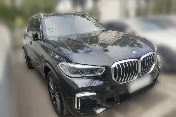 Used BMW X5 2022 xDrive 30Li Luxury M Sport Package Front Right 45 Deg
