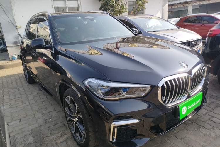 Used BMW X5 2022 xDrive 40Li Luxury Edition M Sport Package Front Right 45 Deg