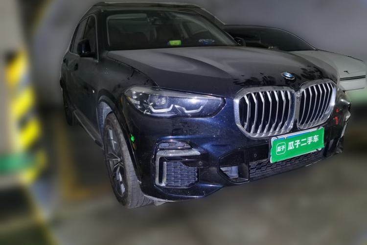 Used BMW X5 2022 xDrive 30Li M Sport Package Front Right 45 Deg