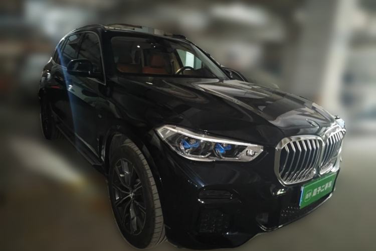 Used BMW X5 2022 Restyled xDrive 30Li Luxury Version M Sport Package Front Right 45 Deg