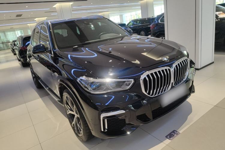 Used BMW X5 2022 Restyled xDrive 40Li M Sport Package Front Right 45 Deg