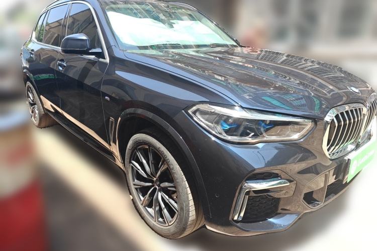 Used BMW X5 2022 xDrive 30Li Luxury M Sport Package Front Right 45 Deg