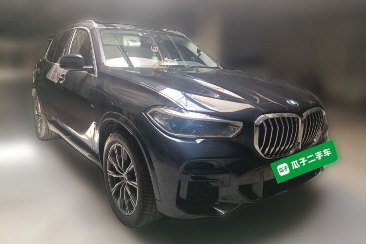 Used BMW X5 2022 xDrive40i M Sport Package Front Right 45 Deg