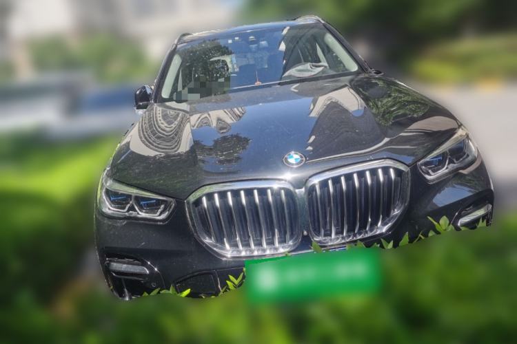 Used BMW X5 2022 xDrive 30Li Luxury M Sport Package Front Right 45 Deg