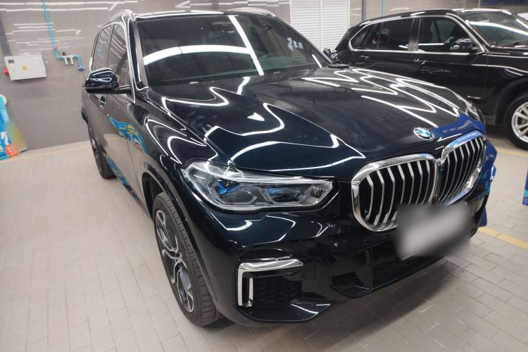Used BMW X5 2022 Restyled xDrive 40Li Luxury Edition M Sport Package Front Right 45 Deg