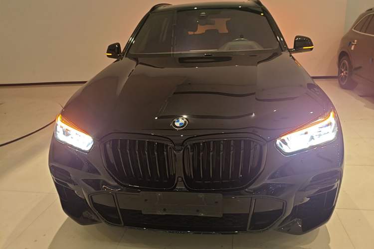 Used BMW X5 2022 xDrive 40Li M Sport Package Front