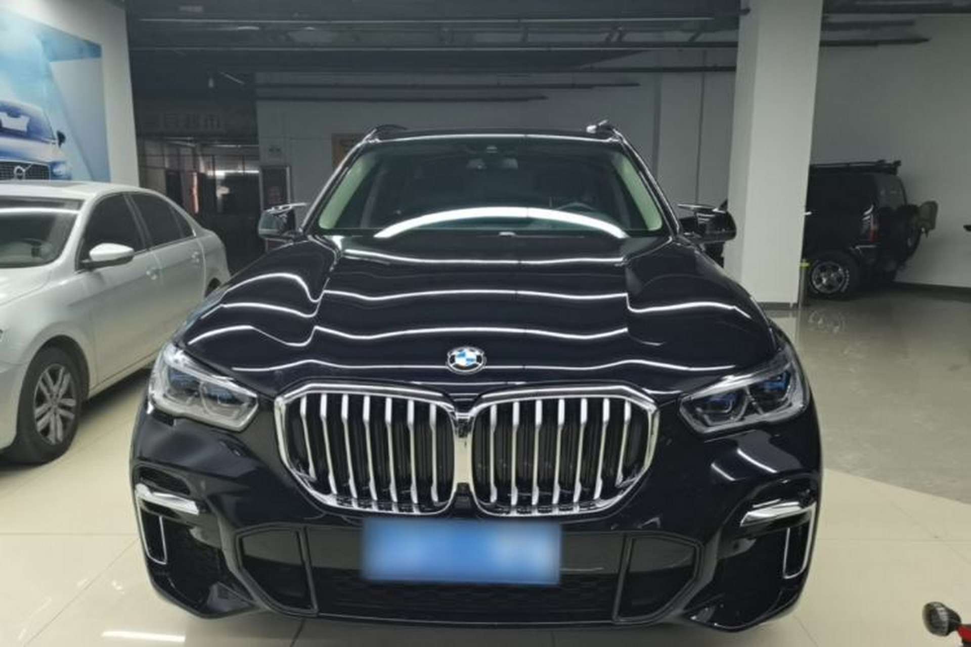 Used BMW X5 2022 Restyled xDrive 30Li Luxury Version M Sport Package Front