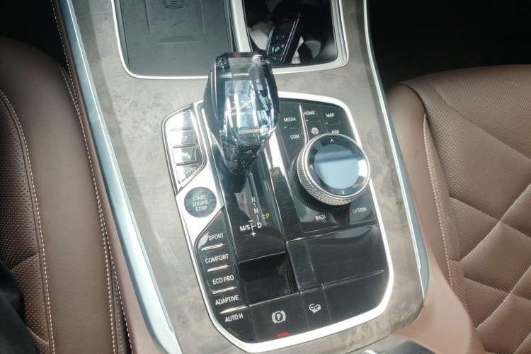 Used BMW X5 2022 xDrive 30Li Luxury M Sport Package Gear Lever