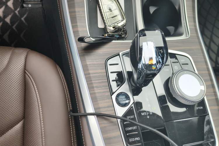 Used BMW X5 2022 xDrive 30Li Luxury M Sport Package Gear Lever