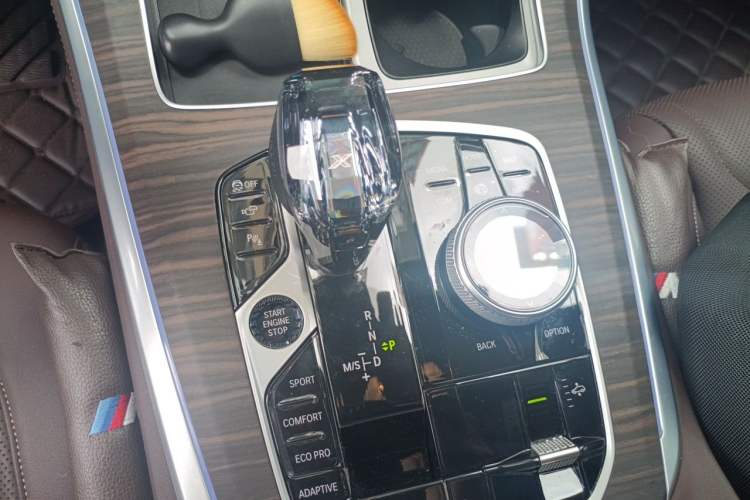 Used BMW X5 2022 xDrive 40Li Luxury Edition M Sport Package Gear Lever