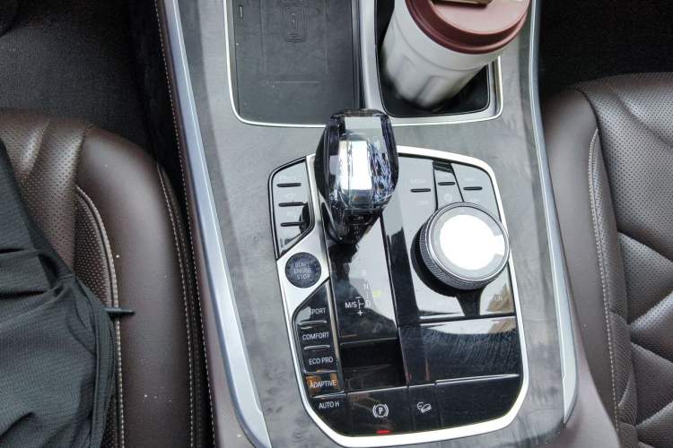 Used BMW X5 2022 xDrive 30Li Luxury M Sport Package Gear Lever