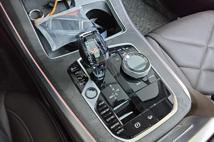 Used BMW X5 2022 xDrive 30Li Luxury M Sport Package Gear Lever