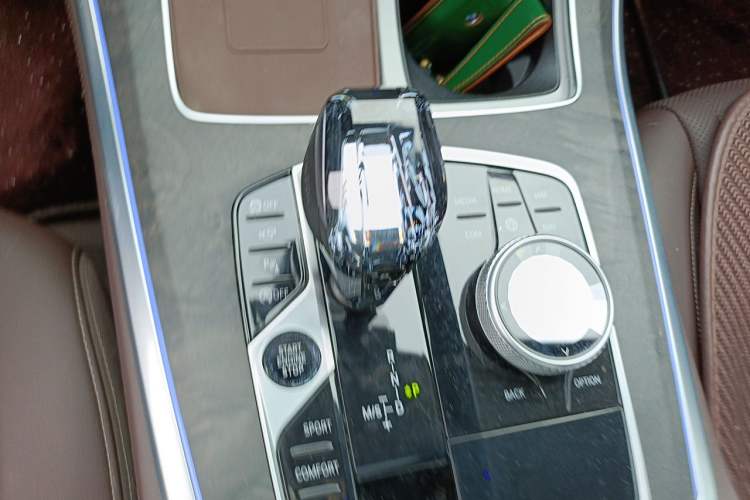 Used BMW X5 2022 xDrive 30Li Luxury M Sport Package Gear Lever
