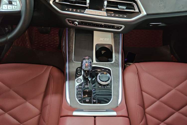 Used BMW X5 2022 Restyled xDrive 30Li Luxury Version M Sport Package Gear Lever
