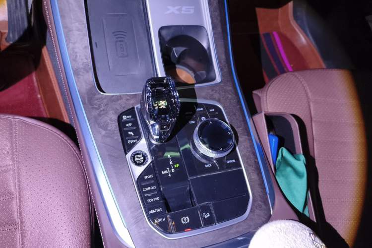 Used BMW X5 2022 xDrive 30Li Luxury M Sport Package Gear Lever