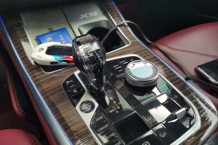 Used BMW X5 2022 xDrive 40Li Luxury Edition M Sport Package Gear Lever