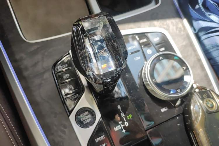 Used BMW X5 2022 xDrive 30Li Luxury M Sport Package Gear Lever