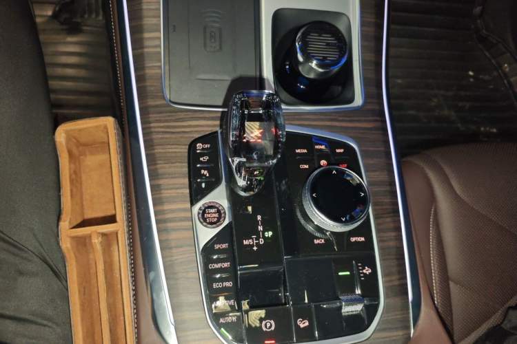 Used BMW X5 2022 xDrive 40Li Luxury Edition M Sport Package Gear Lever