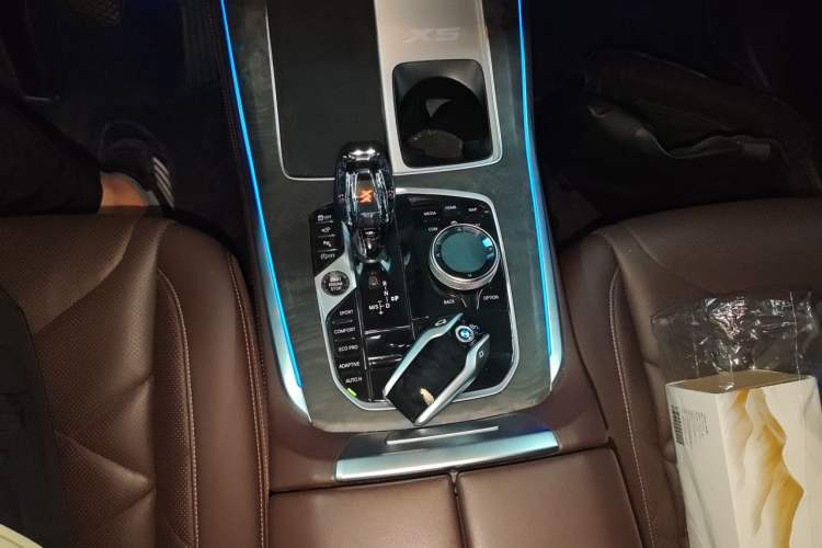 Used BMW X5 2022 xDrive 30Li Luxury M Sport Package Gear Lever