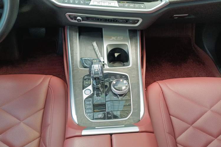 Used BMW X5 2022 Restyled xDrive 30Li Luxury Version M Sport Package Gear Lever