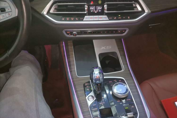 Used BMW X5 2022 xDrive 40Li Luxury Edition M Sport Package Gear Lever