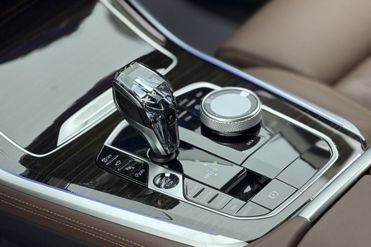Used BMW X5 2022 xDrive40i Luxury Edition M Sport Package Gear Lever