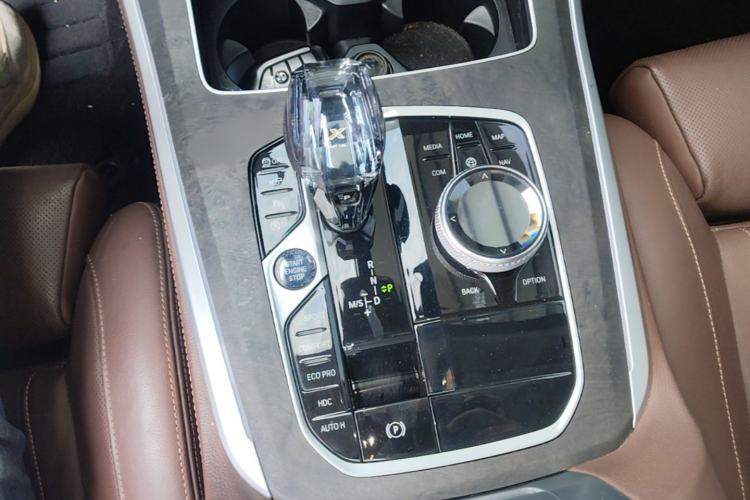Used BMW X5 2022 xDrive40i Luxury Edition M Sport Package Gear Lever