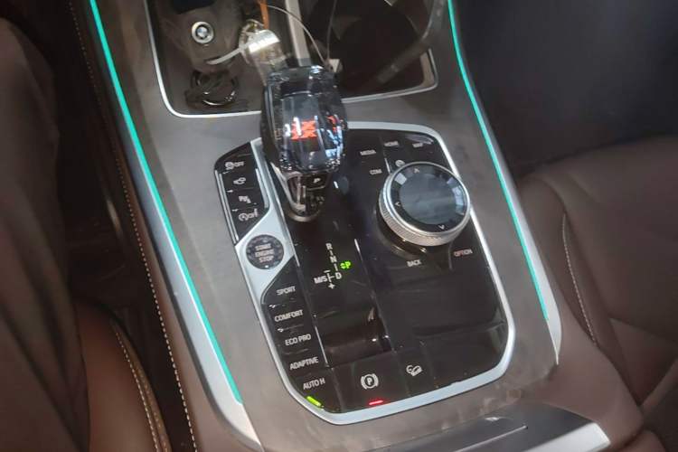 Used BMW X5 2022 xDrive 30Li Luxury M Sport Package Gear Lever
