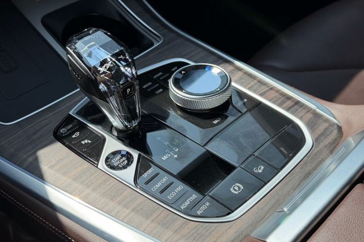 Used BMW X5 2022 xDrive 40Li M Sport Package Gear Lever