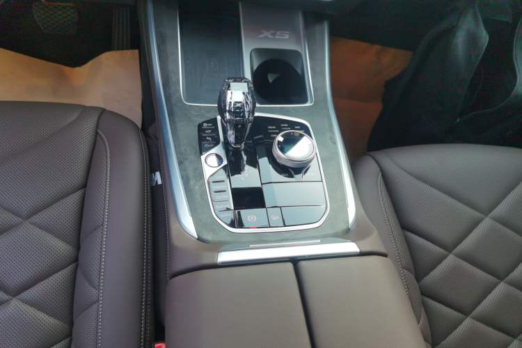 Used BMW X5 2022 xDrive 30Li Luxury M Sport Package Gear Lever