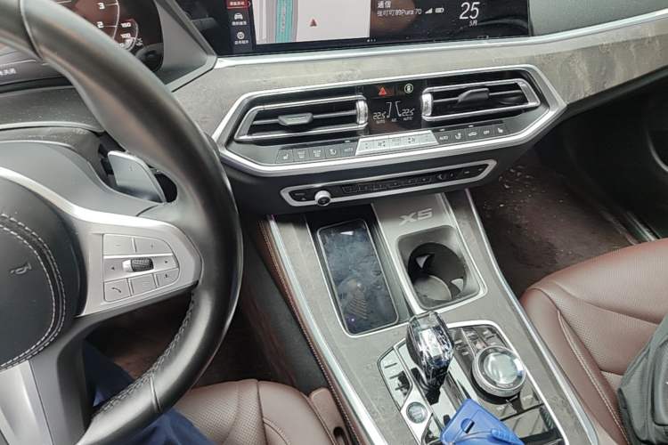 Used BMW X5 2022 Restyled xDrive 30Li Luxury Version M Sport Package Gear Lever