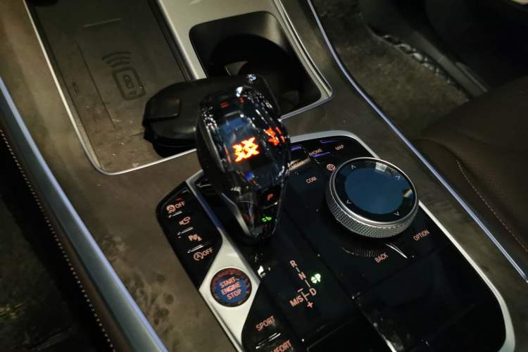 Used BMW X5 2022 xDrive 30Li Luxury M Sport Package Gear Lever