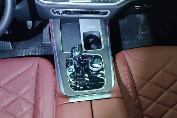 Used BMW X5 2022 Restyled xDrive 30Li Luxury Version M Sport Package Gear Lever